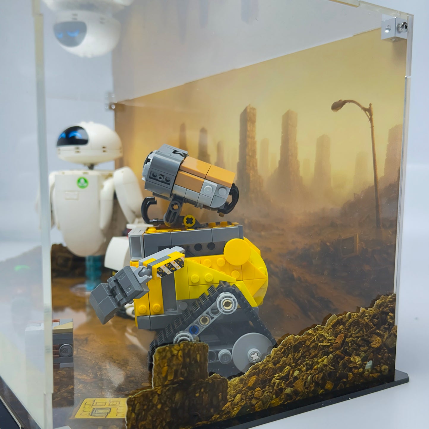 LEGO® Ideas WALL·E and EVE (43279) Display Case