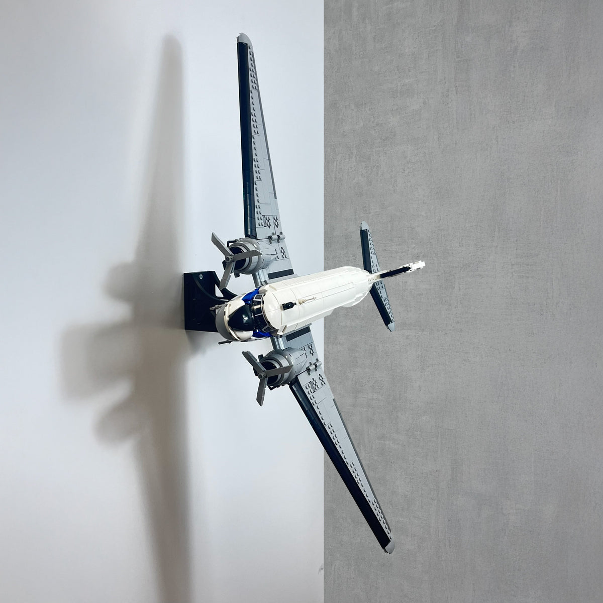 How to Display the LEGO Icons PAN AM Airliner (11378): Wall Mount Guide