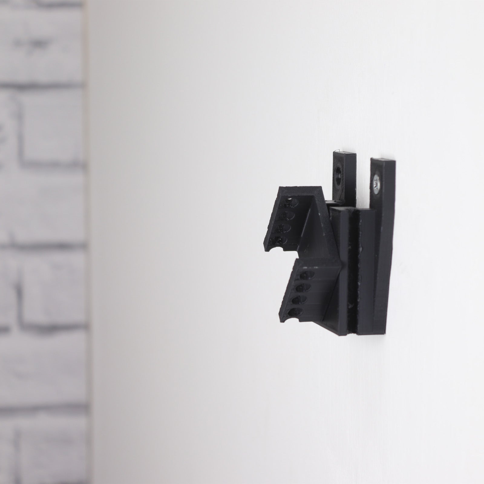 Vertical wall mount display stand holding LEGO® Dune Atreides Royal Ornithopter 10327 model, presenting the aircraft at a dynamic angle on the wall.
