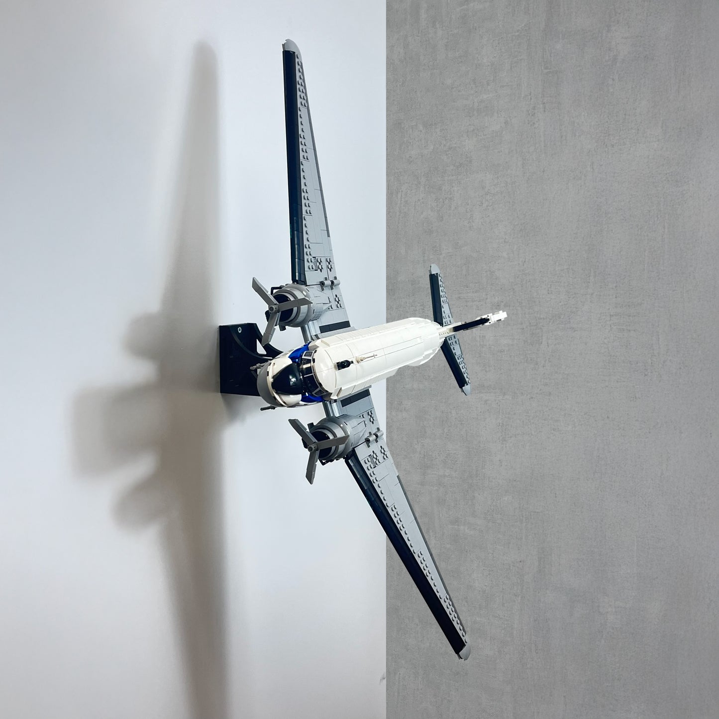 LEGO Icons aircraft wall mount for PAN AM Airliner 11378