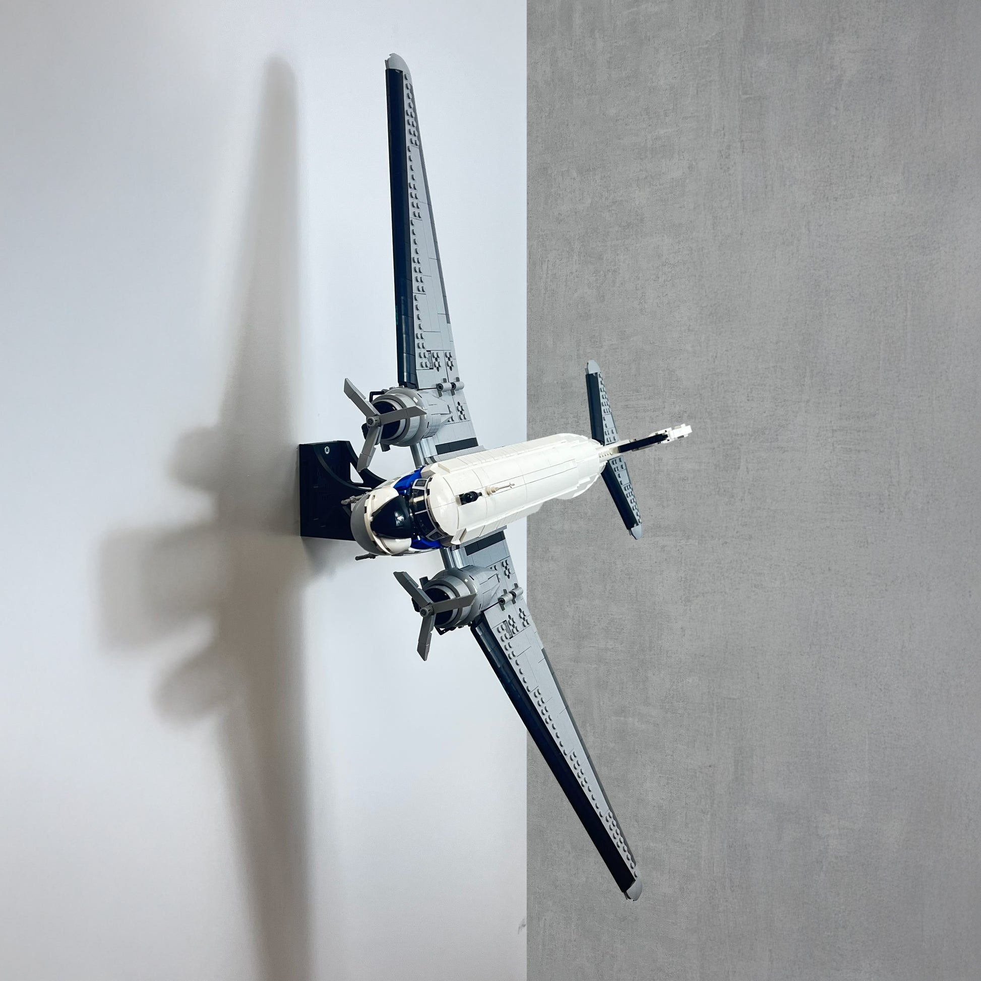 LEGO Icons aircraft wall mount for PAN AM Airliner 11378