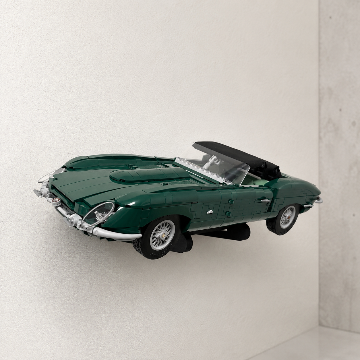 Angled wall mount compatible with LEGO Icons Jaguar E-Type 11381
