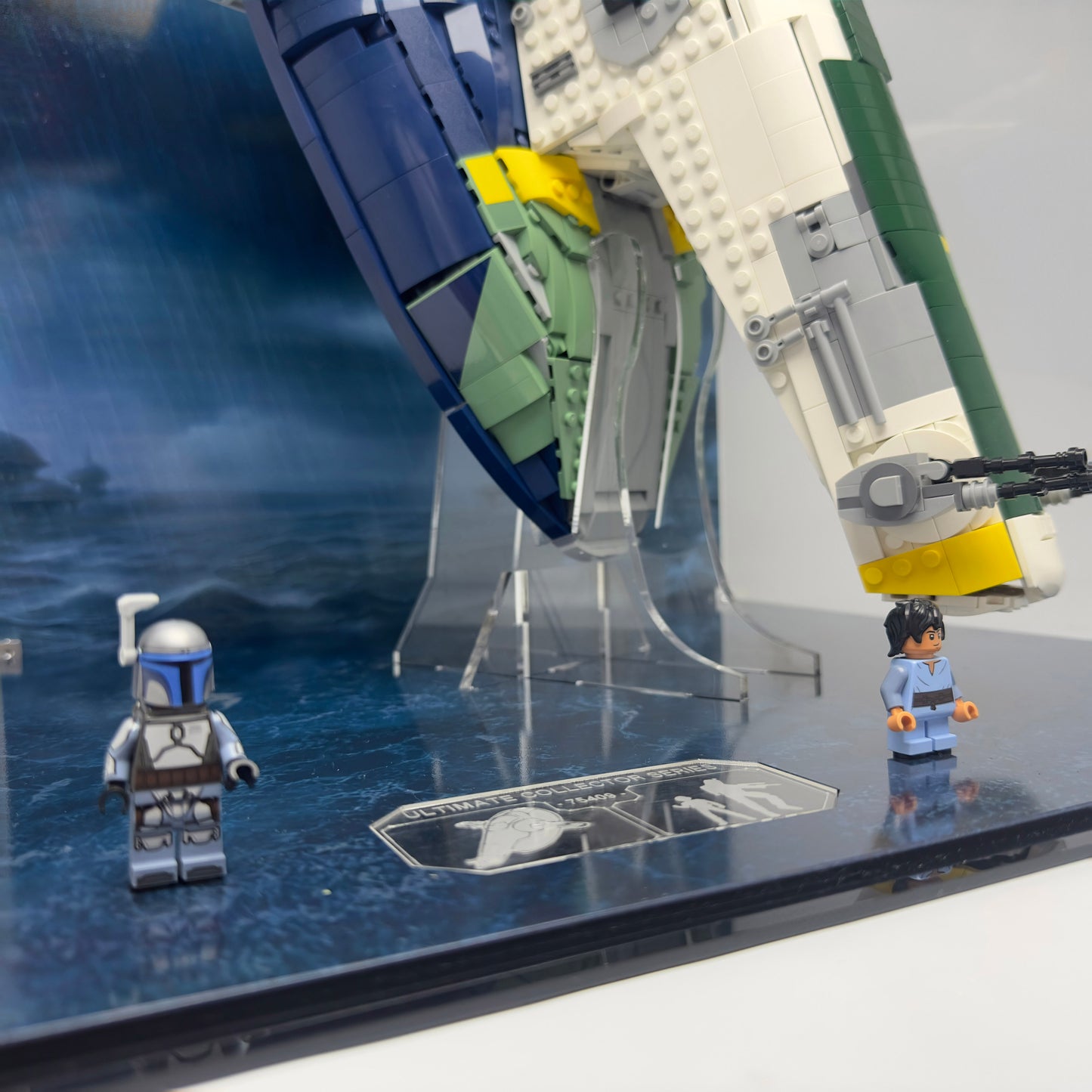 LEGO® Jango Fett’s Firespray-Class Starship Display Case